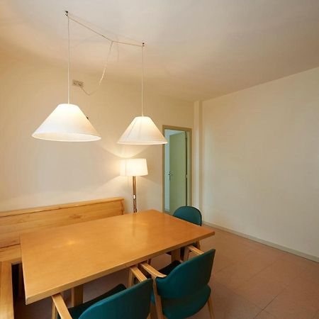 Apartamentos Montserrat Abat Marcet Exteriör bild
