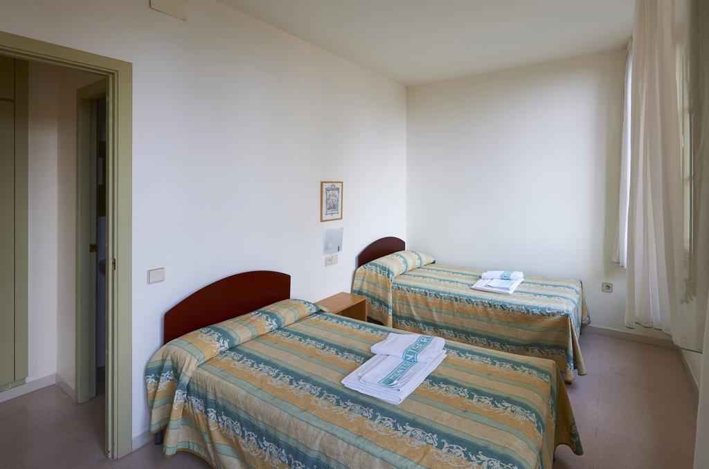 Apartamentos Montserrat Abat Marcet Rum bild