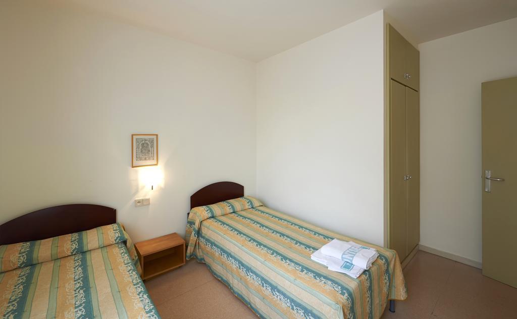Apartamentos Montserrat Abat Marcet Rum bild