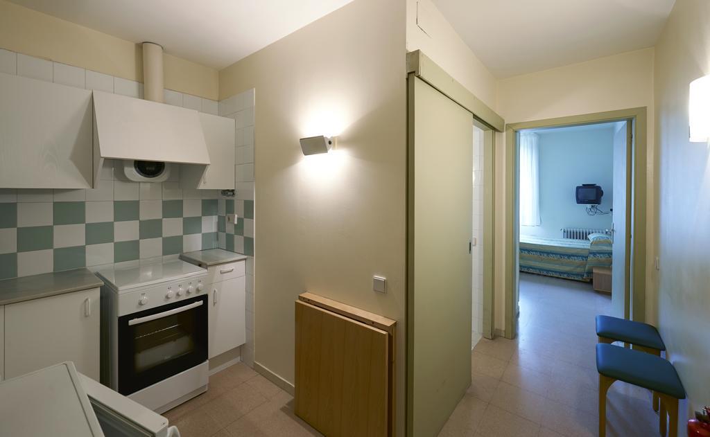 Apartamentos Montserrat Abat Marcet Rum bild