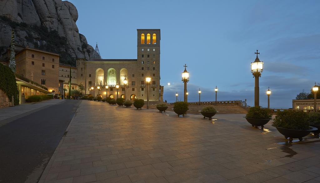 Apartamentos Montserrat Abat Marcet Exteriör bild