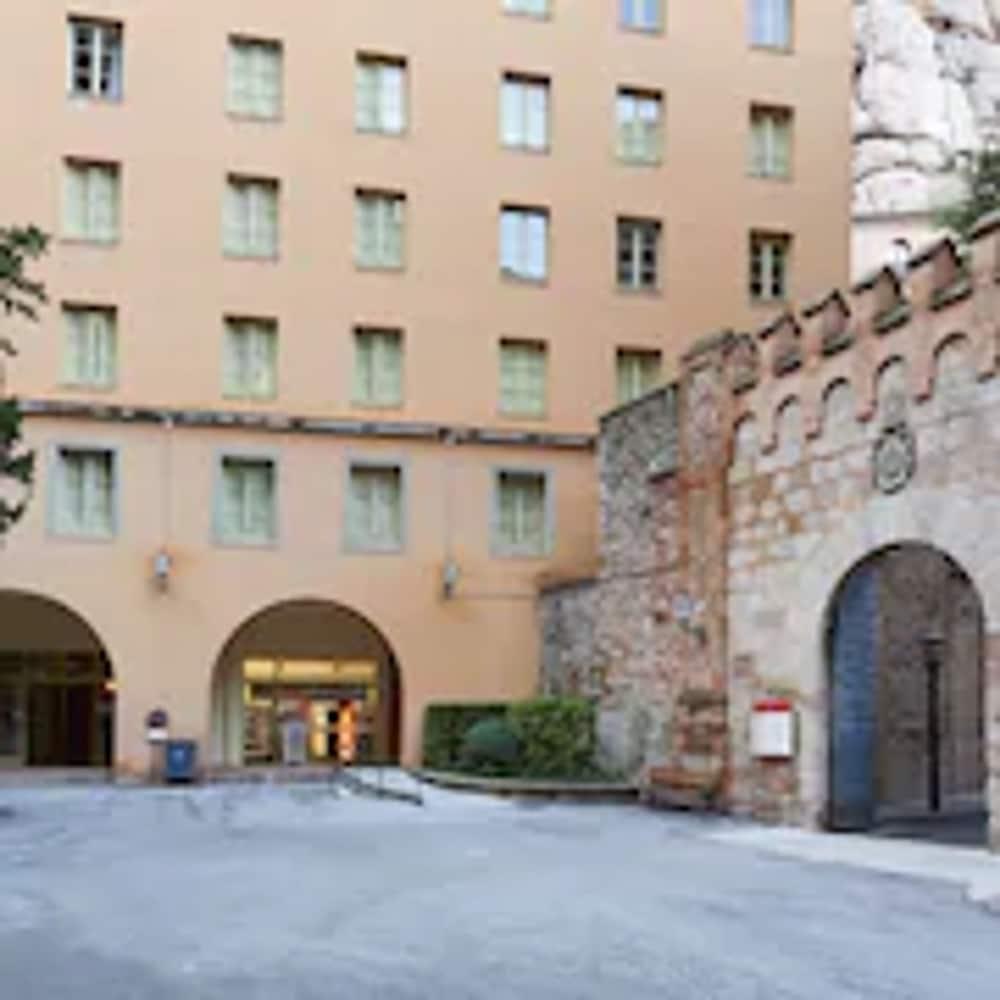 Apartamentos Montserrat Abat Marcet Exteriör bild