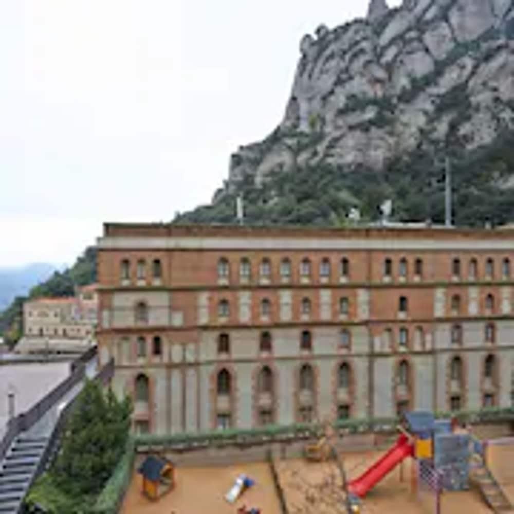Apartamentos Montserrat Abat Marcet Exteriör bild