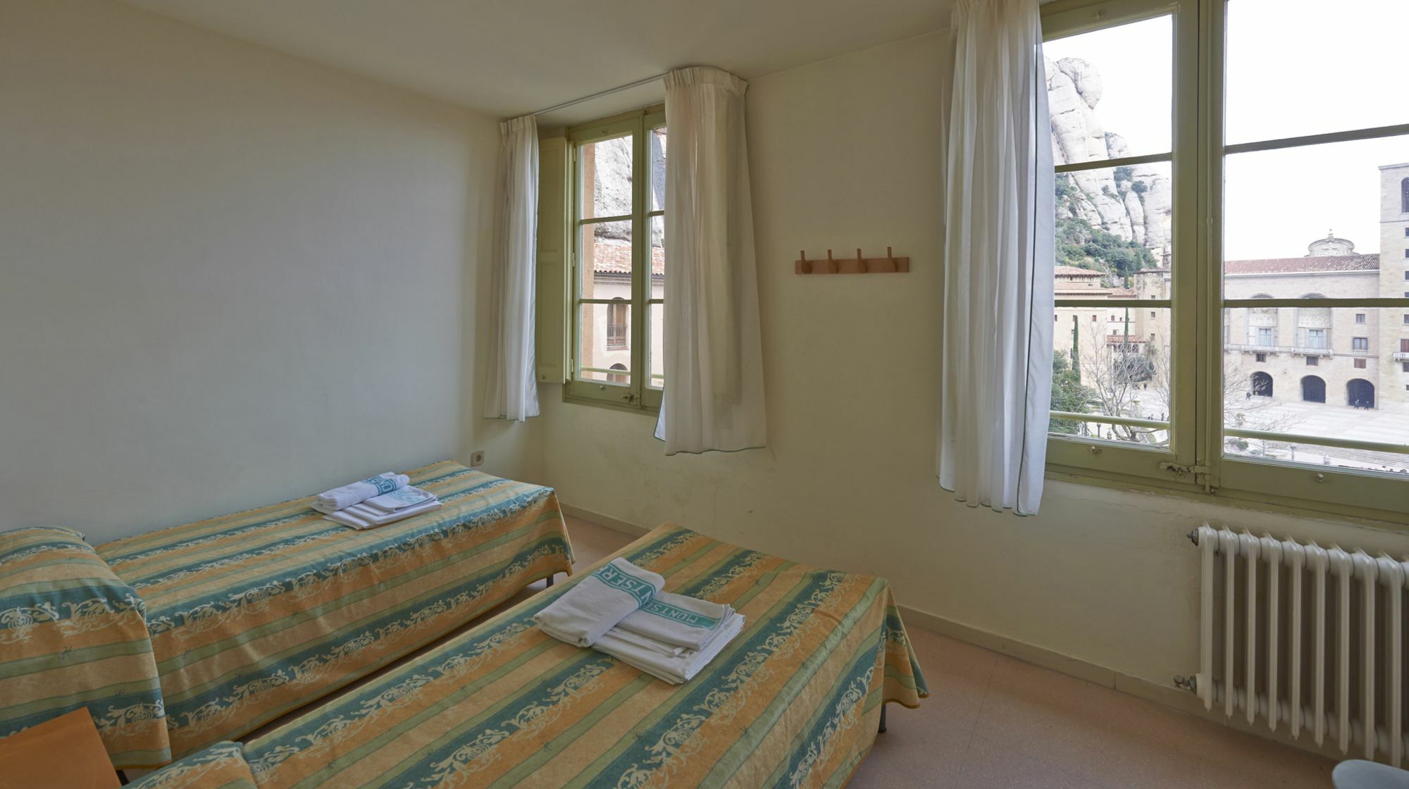 Apartamentos Montserrat Abat Marcet Exteriör bild