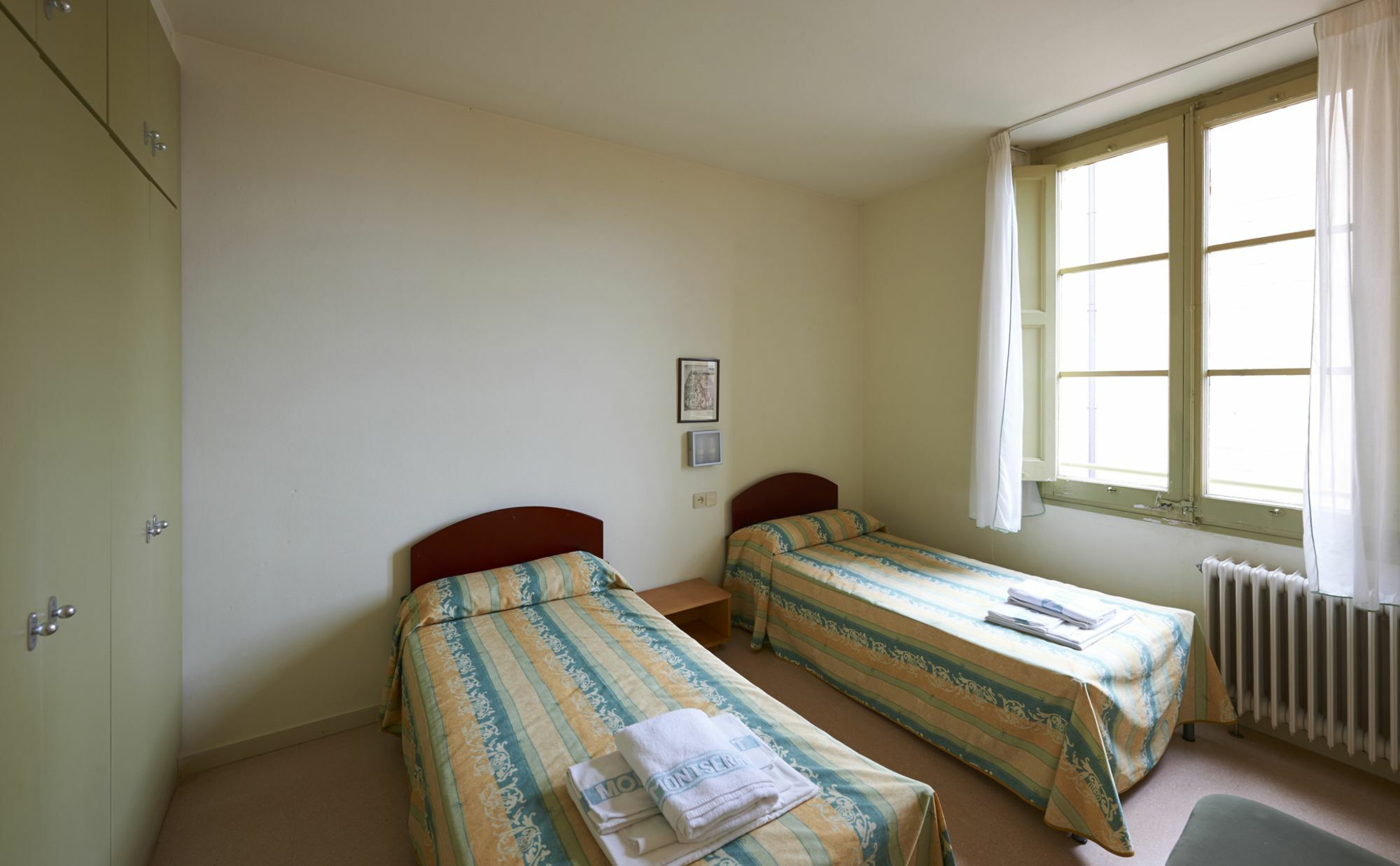 Apartamentos Montserrat Abat Marcet Exteriör bild